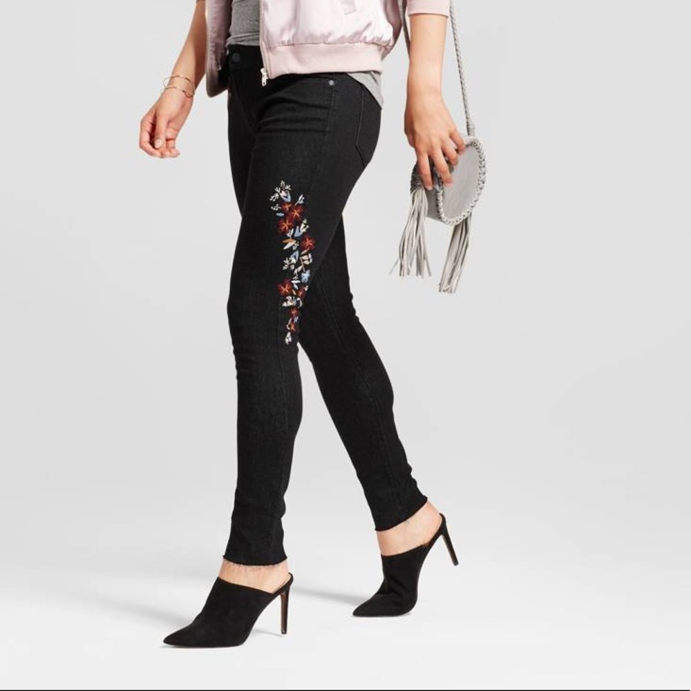 Mossimo Curvy Floral Embroidered Skinny Jeans NWT